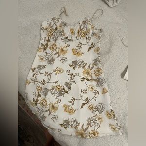 White brown/grey flowers